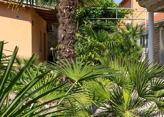 爱莲公寓酒店 *