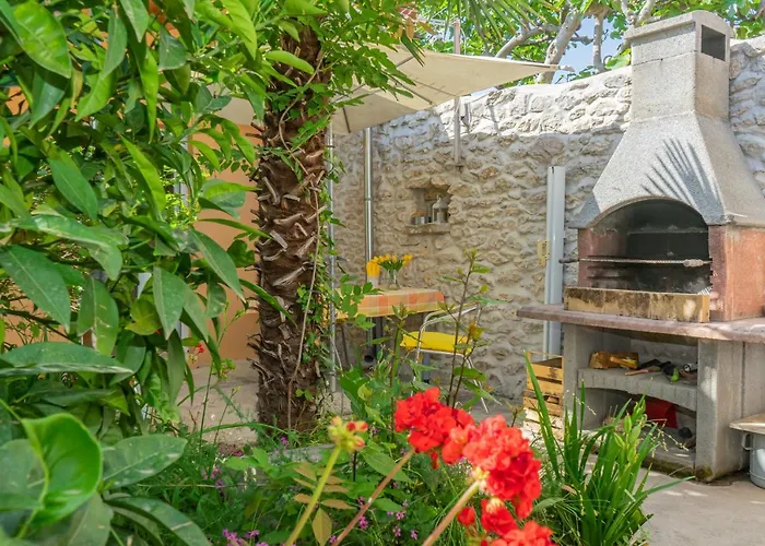 爱莲公寓酒店 *