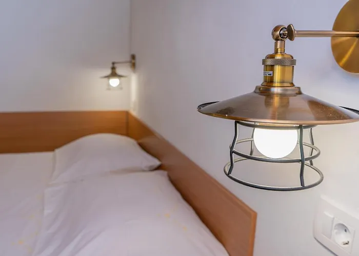 爱莲公寓酒店 *