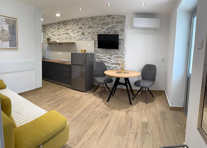 爱莲公寓酒店 *