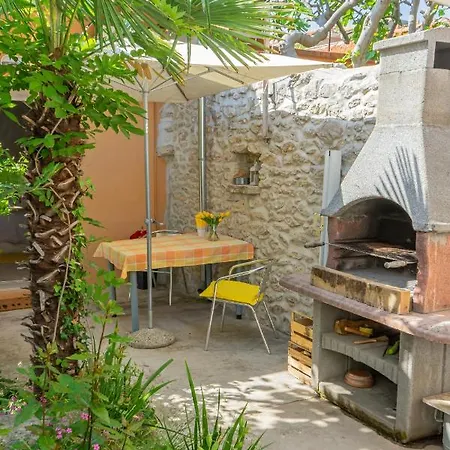 Eleonora Apartment *