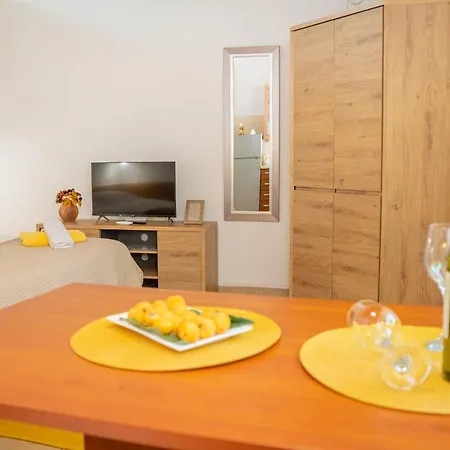 Eleonora Apartment