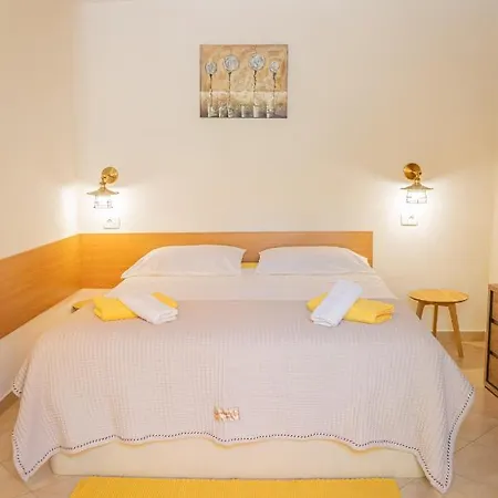 Eleonora Apartman *