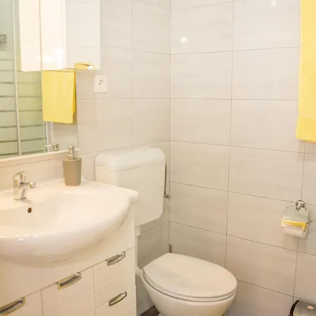 Eleonora Apartament *