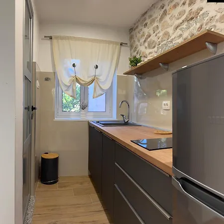 Apartman Eleonora *